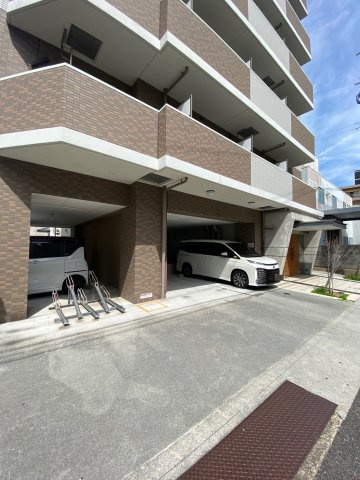 神戸市兵庫区中道通１丁目の賃貸マンションの駐車場