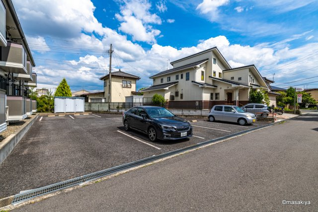 クレアールの駐車場