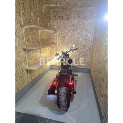 【その他】 | BKB仙石屋敷 | 1Fストックヤードは大型バイクも駐輪可能