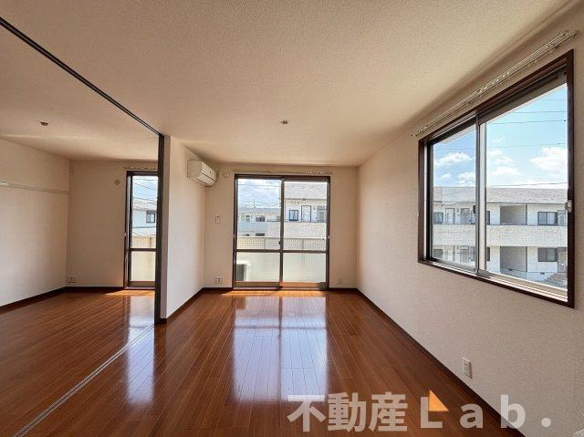 メゾンドオーブの居間・リビング|※反転タイプのお写真です。