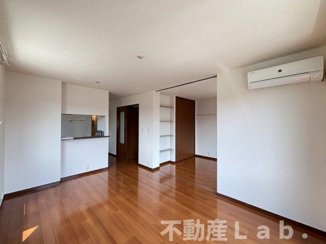 メゾンドオーブの居間・リビング|※反転タイプのお写真です。