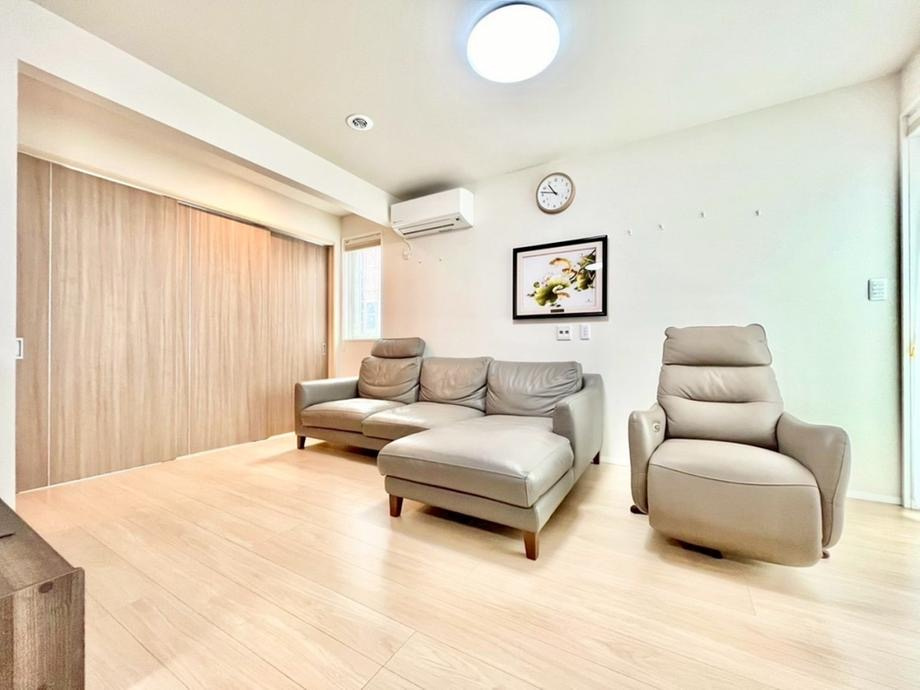 野田市岩名　中古戸建ての居間・リビング|ゆったりと過ごせるリビングです