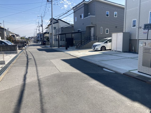 野田市岩名　中古戸建ての前面道路含む現地写真|幅員6ｍ道路です