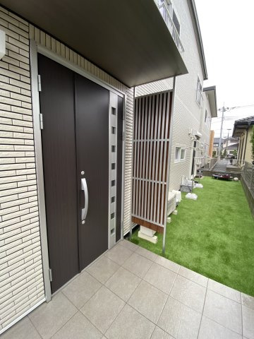野田市岩名　中古戸建ての庭|人工芝のお庭です
