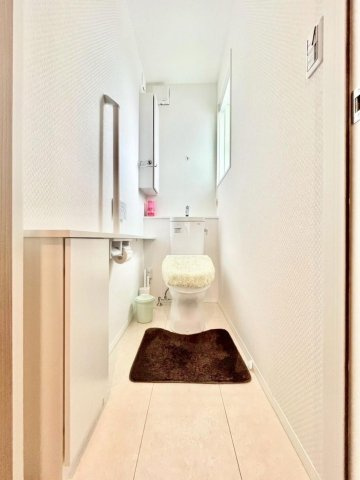 野田市岩名　中古戸建てのトイレ|白を基調とした清潔感のある空間です