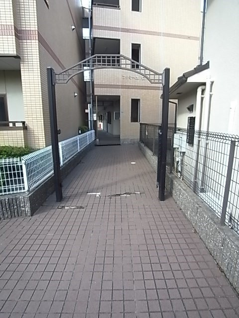 ファミーユ仁川の外観