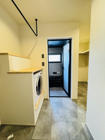 THE SHONAN COURT — 東海岸南の私邸のランドリースペース