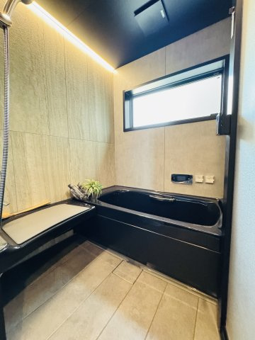 THE SHONAN COURT — 東海岸南の私邸の浴室