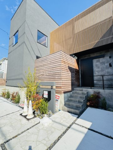 THE SHONAN COURT — 東海岸南の私邸の外観