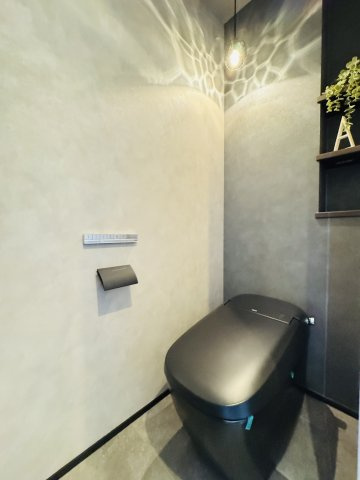 THE SHONAN COURT — 東海岸南の私邸のトイレ