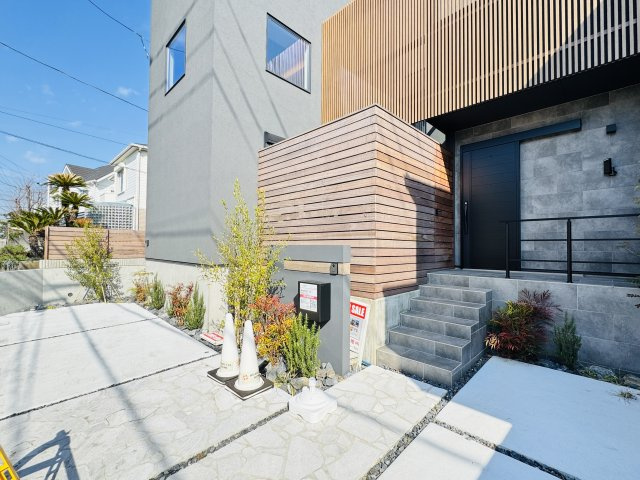 THE SHONAN COURT — 東海岸南の私邸の外観