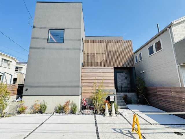 THE SHONAN COURT — 東海岸南の私邸の間取り
