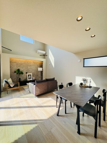 THE SHONAN COURT — 東海岸南の私邸のダイニング