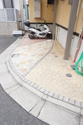 中古戸建　大東市北条３丁目（平成17年築）の駐車場