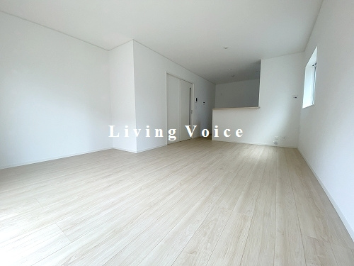 【居間・リビング】 | 【仲介手数料０円】平塚市山下第15　新築一戸建て　全4棟 | 平塚市山下第15　新築一戸建て　全4棟