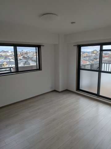 ロワイヤル明石魚住の居間・リビング|ゆったりとした居間です