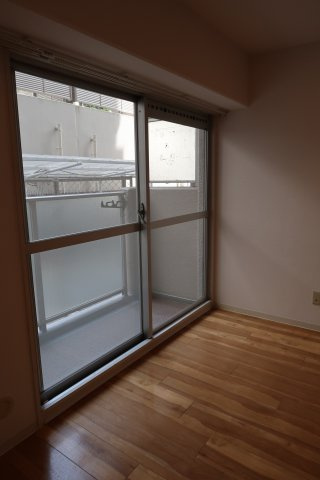 ルモン東梅田の居間・リビング