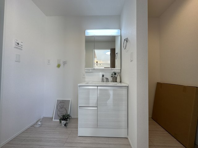 明石市大道町１丁目新築戸建の独立洗面台