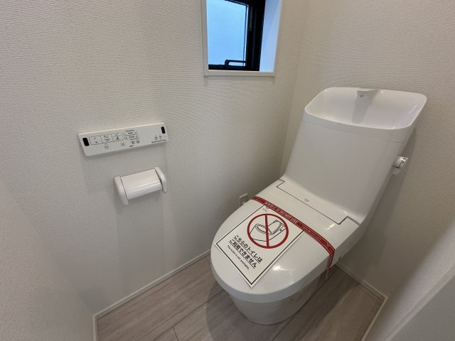 明石市大道町１丁目新築戸建のトイレ