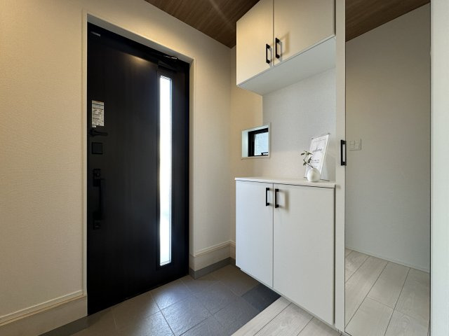 明石市大道町１丁目新築戸建の玄関