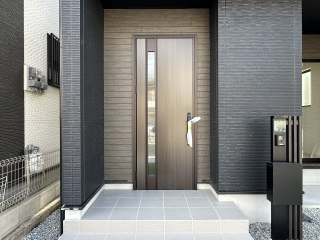 明石市大道町１丁目新築戸建の玄関