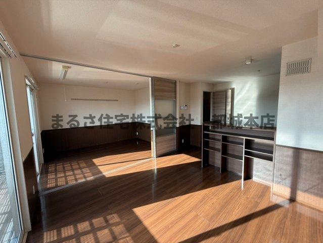 シャインアベニューの居間・リビング