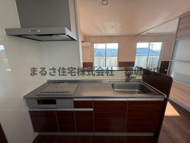 都城市上川東４丁目のアパートのキッチン