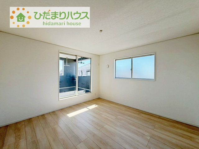 【寝室】 | つくば市台町第3　新築戸建　2号棟 | 広めの主寝室は、ベッドの他にもパソコンデスクやドレッサーなども置けちゃいます(*^-^*)