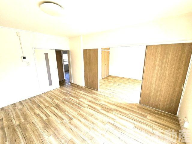 【居間・リビング】 | 矢田マンション | こちらの居間で趣味の時間をお楽しみください