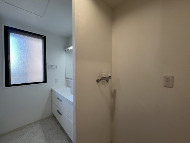 笑顔サンサン♪太陽サンサン♪【リノベ／サン・ステージ緑園都市東の街九番館】のランドリースペース