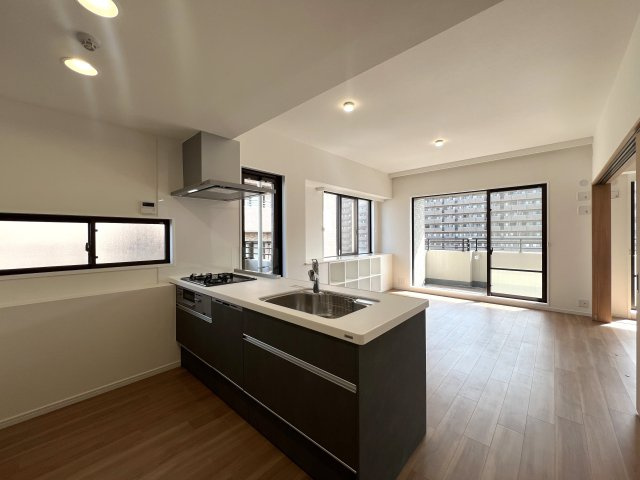 笑顔サンサン♪太陽サンサン♪【リノベ／サン・ステージ緑園都市東の街九番館】のキッチン