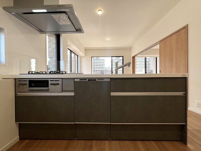 笑顔サンサン♪太陽サンサン♪【リノベ／サン・ステージ緑園都市東の街九番館】のキッチン