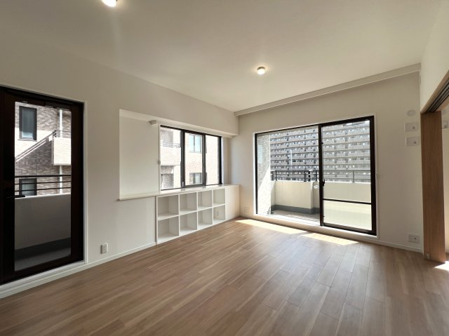 笑顔サンサン♪太陽サンサン♪【リノベ／サン・ステージ緑園都市東の街九番館】の居間・リビング