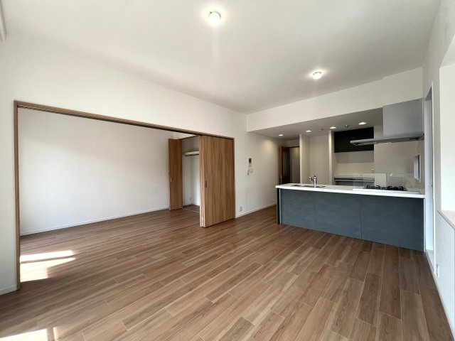 笑顔サンサン♪太陽サンサン♪【リノベ／サン・ステージ緑園都市東の街九番館】の居間・リビング