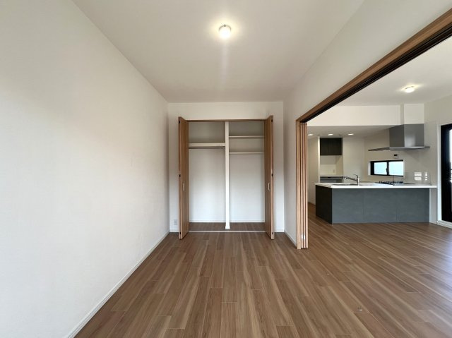 笑顔サンサン♪太陽サンサン♪【リノベ／サン・ステージ緑園都市東の街九番館】の洋室