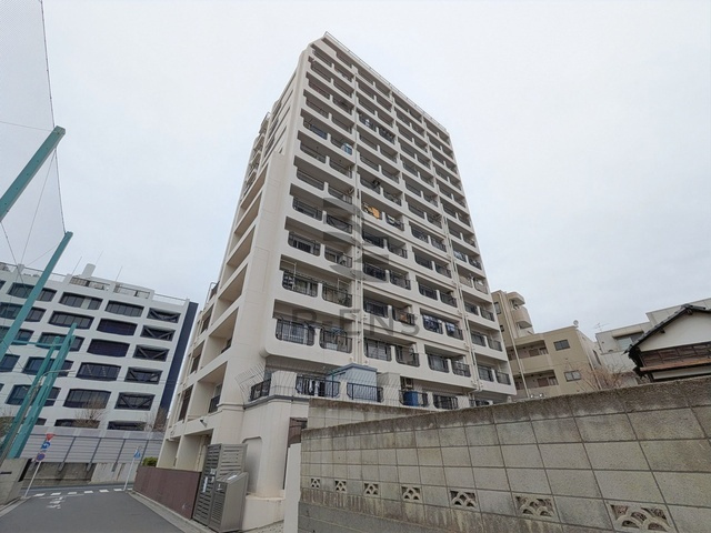 【外観】 | 桜台コーポ | 落ち着いた色調で街並みに調和した上品な外観です