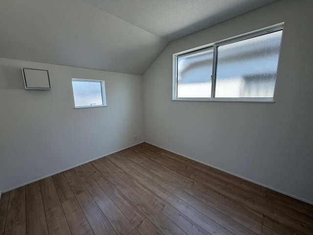 新座市片山3丁目の洋室|2面採光の明るい居住空間