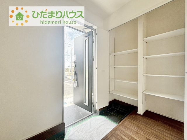 【玄関】 | 第2土浦市並木　新築戸建　1号棟 | スニーカーマニアも納得の天井まであるシューズボックス!(^^)!