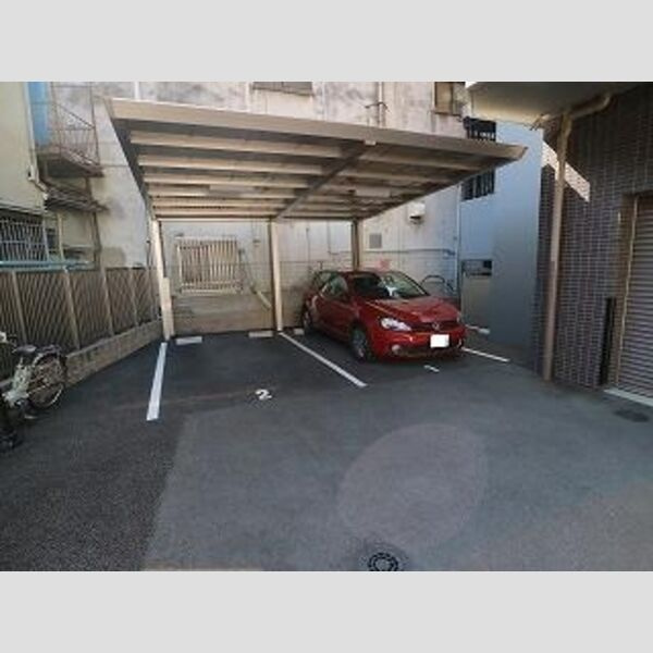プレミアム菱屋西の駐車場