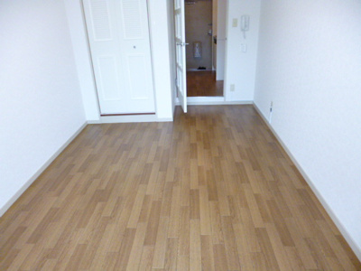 【居間・リビング】 | ノルデンハイム瑞光Ⅱ | 日当たりが良く明るいお部屋です