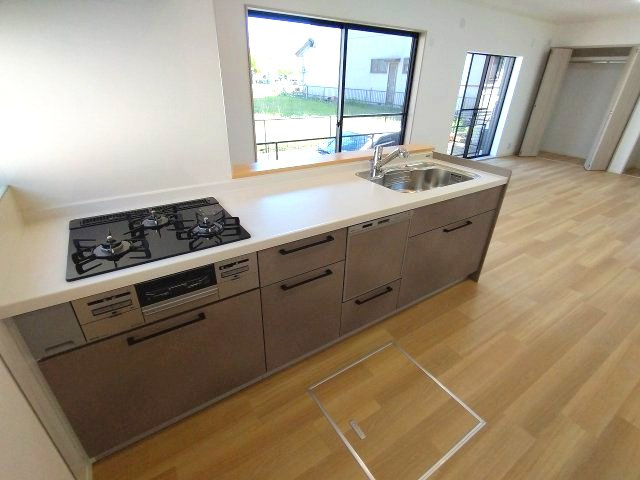 緑区砂田一丁目　売戸建のキッチン|家族との対話も弾む対面式キッチン！