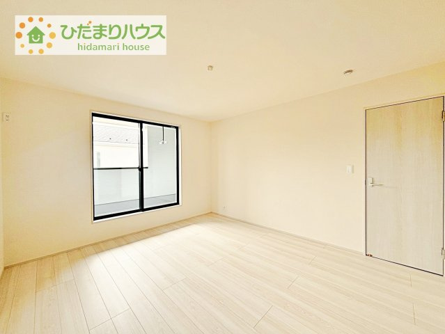 【寝室】 | 第2土浦市並木　新築戸建　3号棟 | バルコニーに面していて、たっぷり光りの入る明るい主寝室です！