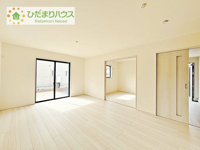 【居間・リビング】 | 第2土浦市並木　新築戸建　3号棟 | お子様が元気に遊べる広々としたリビングです！