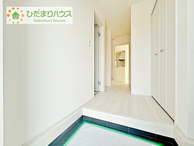【玄関】 | 第2土浦市並木　新築戸建　3号棟 | 玄関が広いので親子で並んで仲良く靴が履けますね(^^)/
