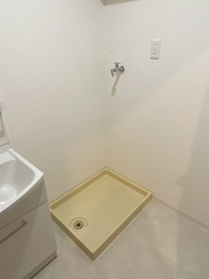 【設備】 | Good Life | 独立洗面台の横には洗濯機置き場があります。