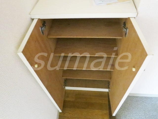 ホワイトローズの収納|シューズボックスです☆