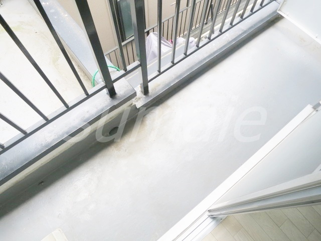 ホワイトローズのバルコニー|洗濯物もしっかり干せるバルコニーです！