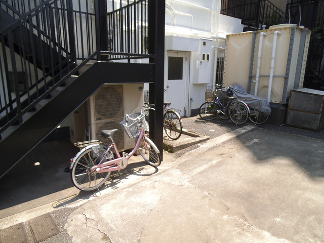 ホワイトローズのその他共用部分|駐輪の出来るスペース！