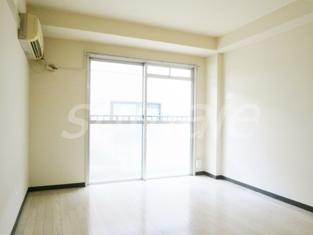 ホワイトローズの居間・リビング|洋室です☆