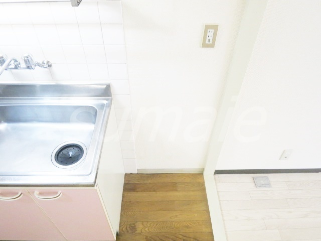 ホワイトローズのキッチン|冷蔵庫はこちらに置けそうですね☆